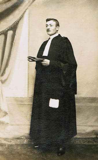Avocat francez in roba de avocat, circa 1915.jpg